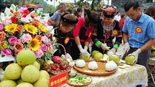 Thi bóc bưởi Đại Minh.