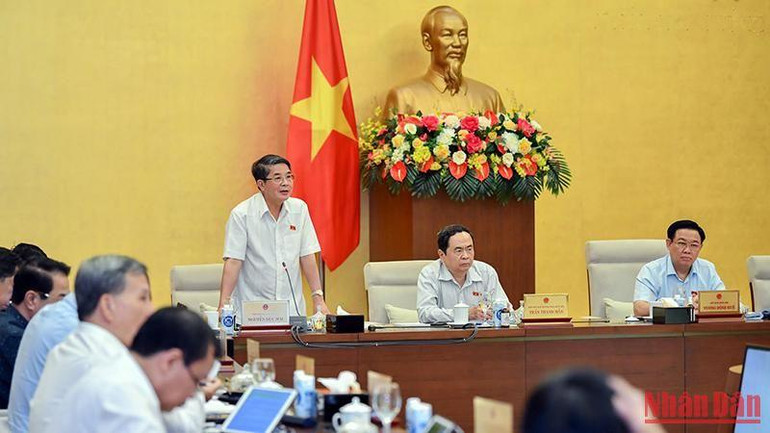 Phó Chủ tịch Quốc hội Nguyễn Đức Hải điều hành nội dung xem xét về phương án phân bổ kế hoạch đầu tư công trung hạn vốn ngân sách Trung ương giai đoạn 2021-2025 còn lại chưa phân bổ. (Ảnh: DUY LINH) Phó Chủ tịch Quốc hội Nguyễn Đức Hải điều hành nội dung xem xét về phương án phân bổ kế hoạch đầu tư công trung hạn vốn ngân sách Trung ương giai đoạn 2021-2025 còn lại chưa phân bổ. (Ảnh: DUY LINH)