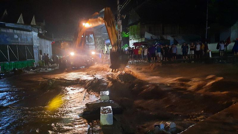 Khắc phục hậu quả lũ quét tại huyện Kỳ Sơn. Khắc phục hậu quả lũ quét tại huyện Kỳ Sơn.