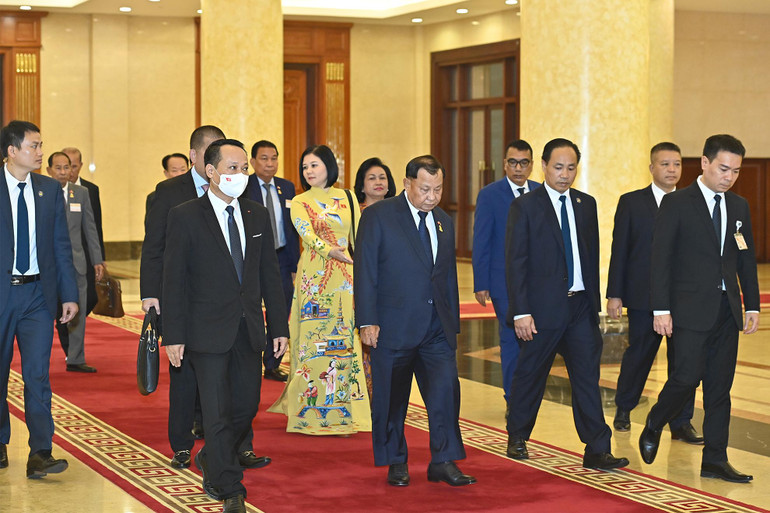 Chủ tịch Thượng viện Vương quốc Campuchia Samdech Say Chhum đến Trụ sở Trung ương Đảng.