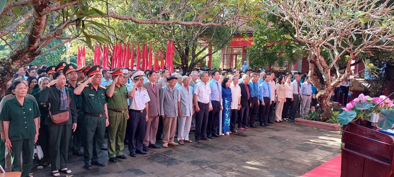 Lễ dâng hương kỷ niệm 92 năm Ngày thành lập Chi bộ Đảng Cộng sản đầu tiên ở Phú Yên.