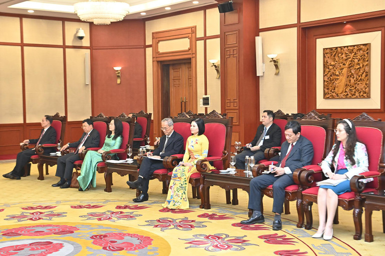 Đoàn đại biểu Việt Nam tại buổi tiếp.