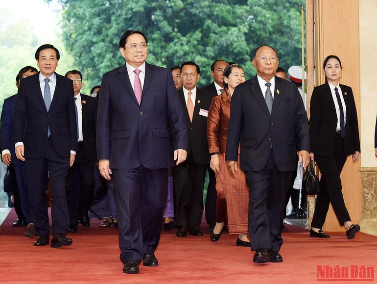 Thủ tướng Phạm Minh Chính và Chủ tịch Quốc hội Vương quốc Campuchia Samdech Heng Samrin. Thủ tướng Phạm Minh Chính và Chủ tịch Quốc hội Vương quốc Campuchia Samdech Heng Samrin.