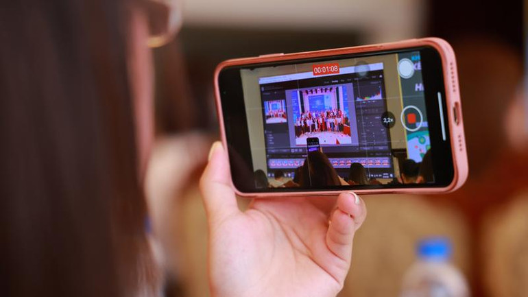 Các kiến thức và kỹ năng nhiếp ảnh số hiện đại đã được các học viên thực hành ngay trong buổi tập huấn. Các kiến thức và kỹ năng nhiếp ảnh số hiện đại đã được các học viên thực hành ngay trong buổi tập huấn.