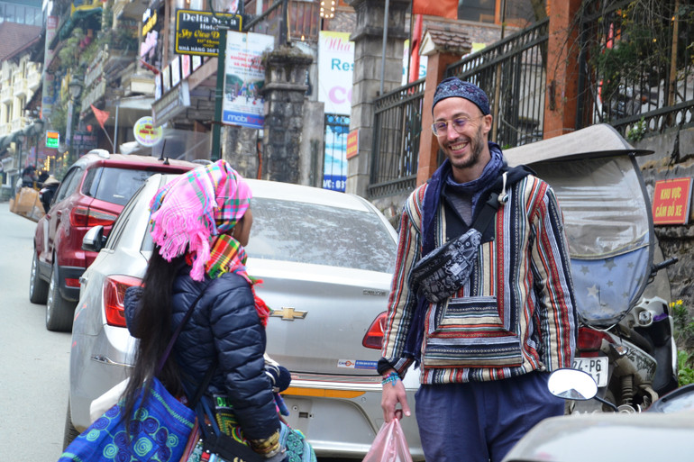 Vui cùng người dân tộc H'Mông bản địa.