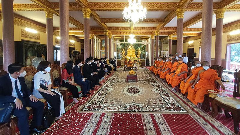 Đoàn Ủy ban Trung ương Mặt trận tổ quốc Việt Nam thăm Đại Tăng thống Tep Vong.