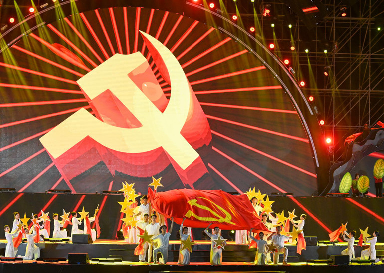 Chương trình biểu diễn nghệ thuật đặc sắc tại buổi lễ.