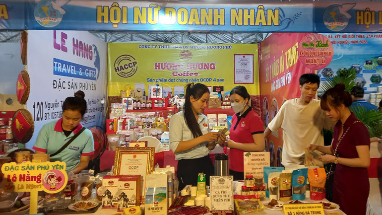 Sản phẩm tiêu dùng của Hội Nữ doanh nhân Phú Yên tại phiên chợ xanh Phú Yên.