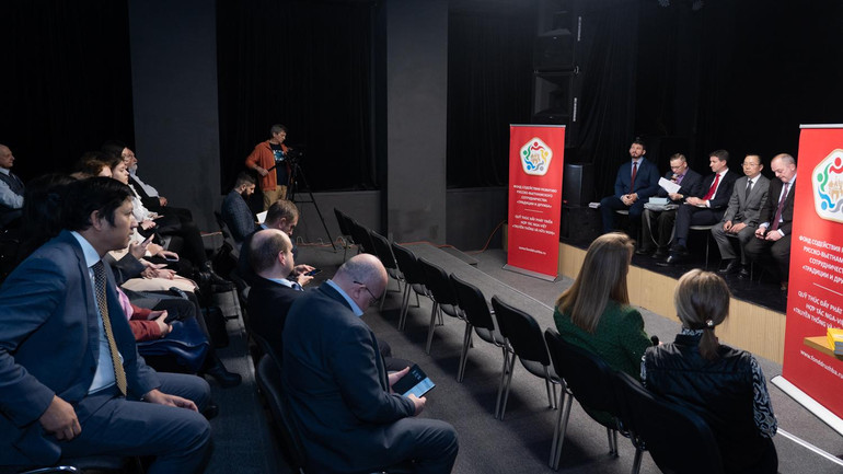 Quang cảnh buổi ra mắt ấn phẩm. (Ảnh: THANH THỂ)