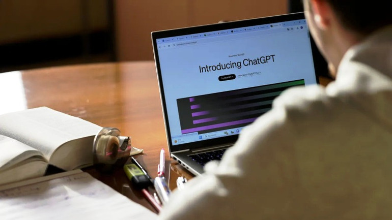 Các ứng dụng AI giúp học sinh ở châu Âu phát triển kỹ năng tự học và khám phá kiến thức một cách chủ động. (Ảnh: FranceInfo)