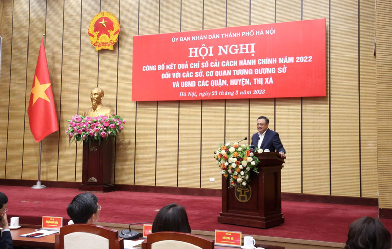 Chủ tịch Ủy ban nhân dân thành phố Hà Nội phát biểu chỉ đạo hội nghị. Chủ tịch Ủy ban nhân dân thành phố Hà Nội phát biểu chỉ đạo hội nghị.