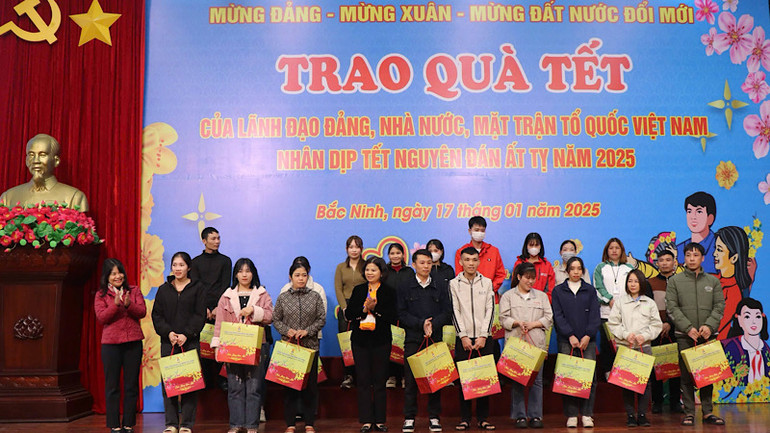 Thời gian qua, Bắc Ninh luôn chú trọng quan tâm, chăm sóc các đối tượng chính sách, người có công với cách mạng, các đối tượng yếu thế trên địa bàn. Thời gian qua, Bắc Ninh luôn chú trọng quan tâm, chăm sóc các đối tượng chính sách, người có công với cách mạng, các đối tượng yếu thế trên địa bàn.