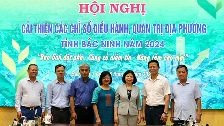 Các đại biểu tham gia hội nghị.