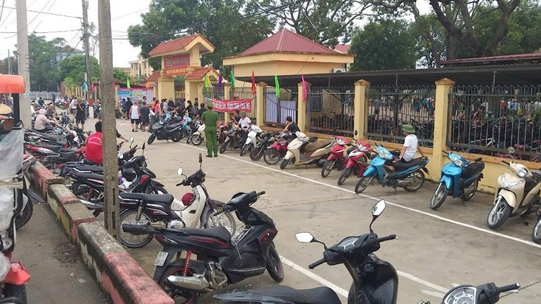 Mô hình "Cổng trường an toàn giao thông được nhà trường và phụ huynh tại Bắc Ninh tích cực hưởng ứng.