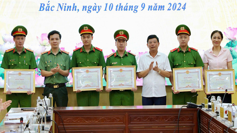 Tỉnh Bắc Ninh biểu dương, khen thưởng đột xuất các tập thể, cá nhân tham gia chữa cháy.