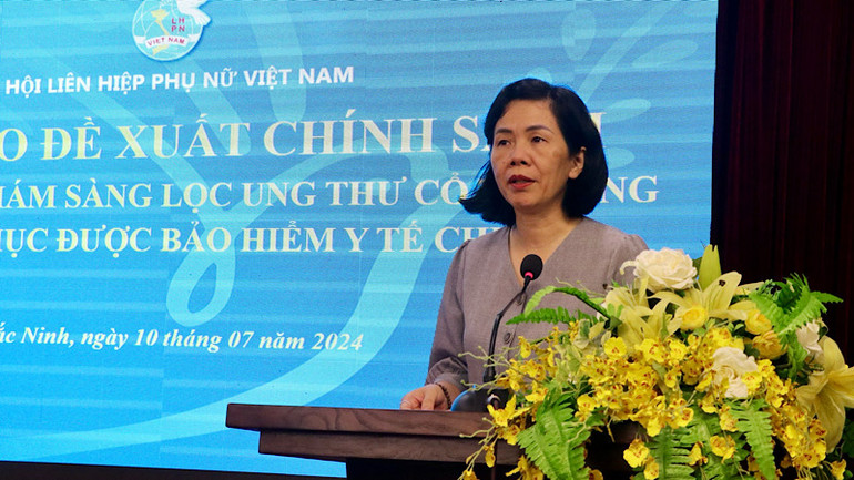 Phó Chủ tịch Hội Liên hiệp Phụ nữ Việt Nam phát biểu ý kiến.
