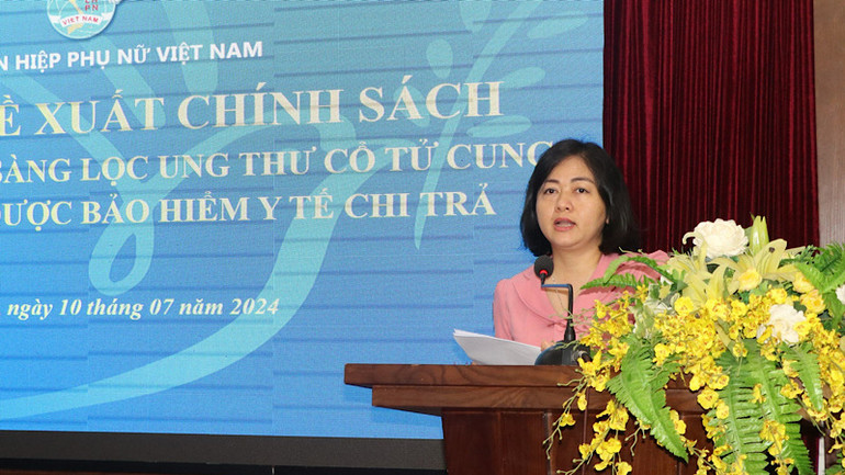 Chủ tịch Hội Liên hiệp Phụ nữ tỉnh Bắc Ninh phát biểu ý kiến.