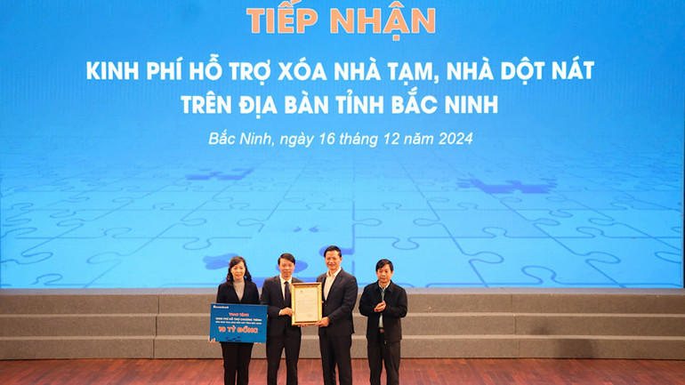 Ngân hàng Sacombank - chi nhánh Bắc Ninh trao 10 tỷ đồng hỗ trợ thực hiện chương trình xóa nhà tạm, nhà dột nát của tỉnh. Ngân hàng Sacombank - chi nhánh Bắc Ninh trao 10 tỷ đồng hỗ trợ thực hiện chương trình xóa nhà tạm, nhà dột nát của tỉnh.