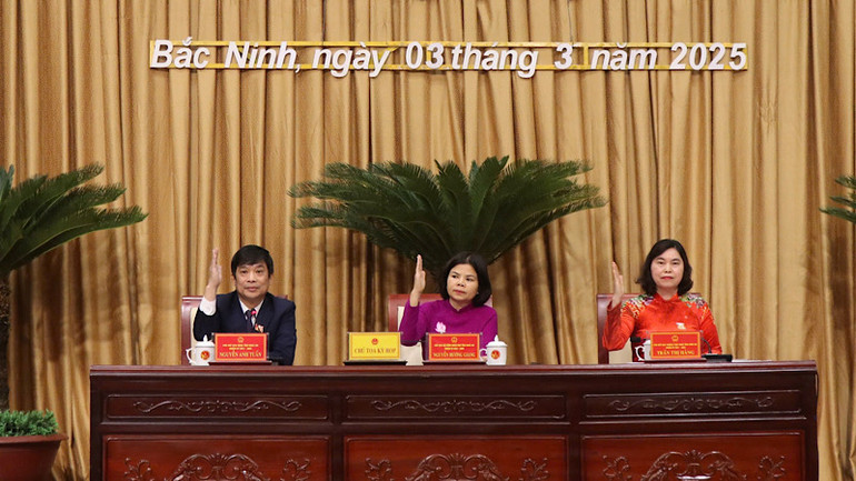 Chủ tọa kỳ họp.