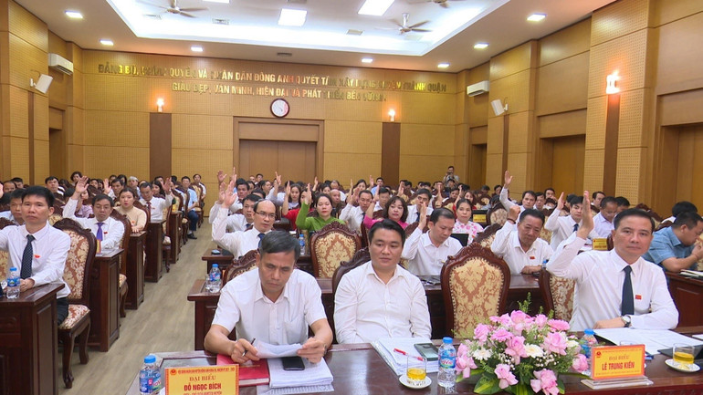 100% đại biểu tán thành chủ trương thành lập quận Đông Anh và 24 phường.