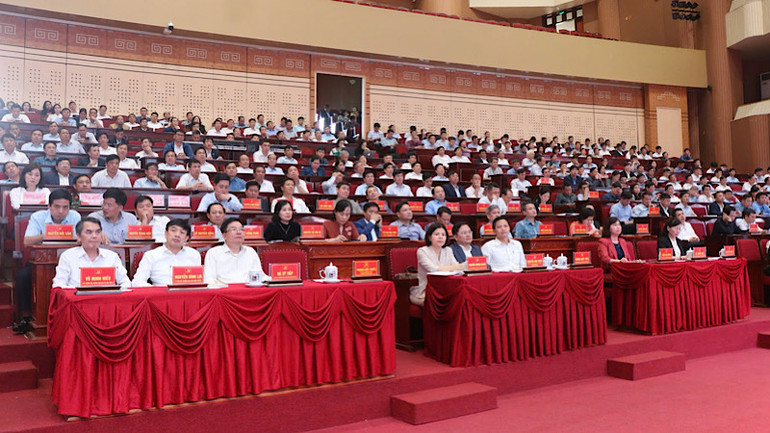 Các đại biểu tham dự.