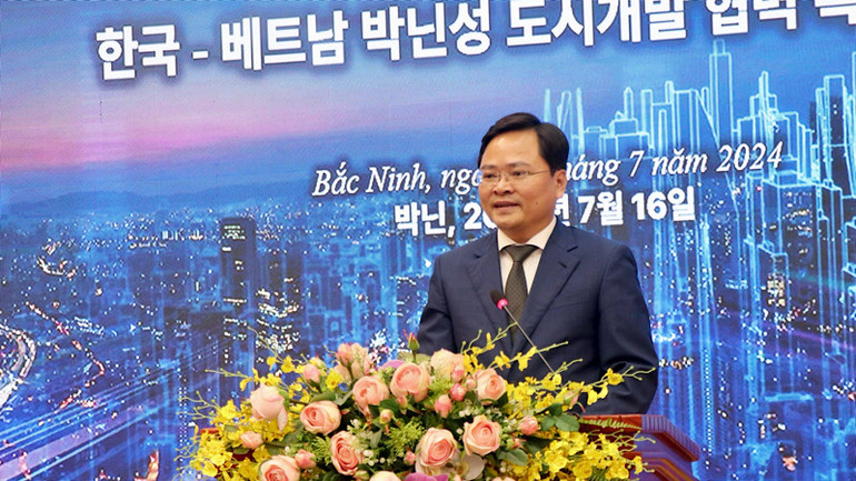 Đồng chí Nguyễn Anh Tuấn, Bí thư Tỉnh ủy Bắc Ninh chào đón các nhà đầu tư Hàn Quốc. Đồng chí Nguyễn Anh Tuấn, Bí thư Tỉnh ủy Bắc Ninh chào đón các nhà đầu tư Hàn Quốc.