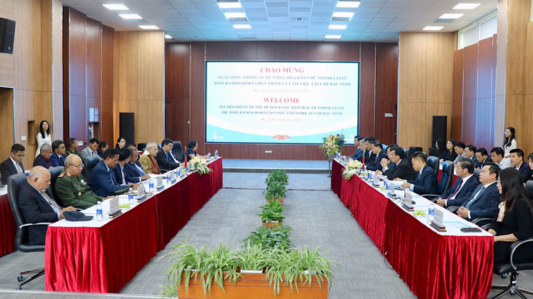 Toàn cảnh buổi làm việc.