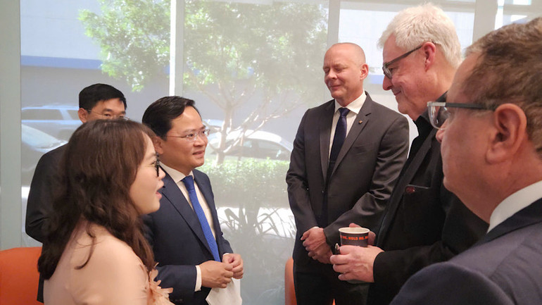 Bí thư Tỉnh ủy Bắc Ninh Nguyễn Anh Tuấn gặp gỡ các đối tác quốc tế trong khuôn khổ hoạt động xúc tiến đầu tư của tỉnh tại Hoa Kỳ.