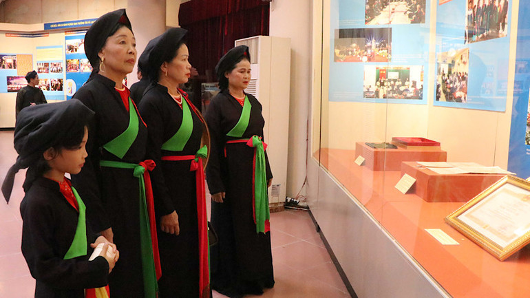 Hơn 200 hiện vật được trưng bày.