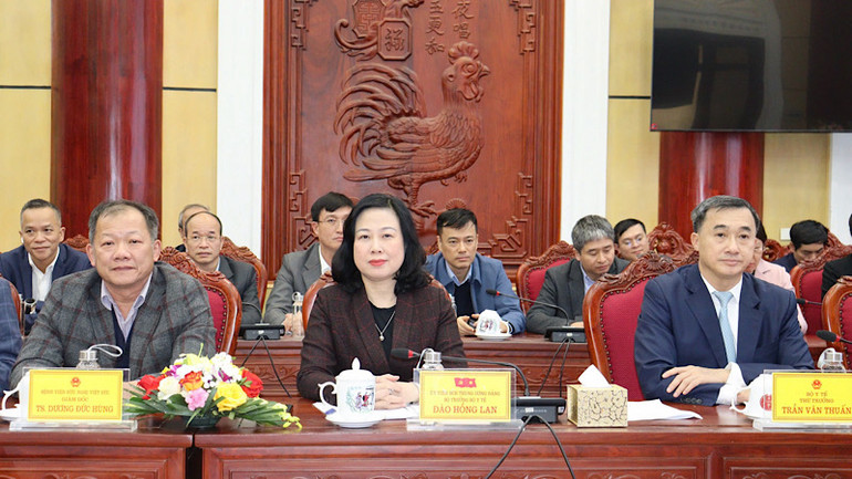 Lãnh đạo Bộ Y tế dự lễ ký kết.