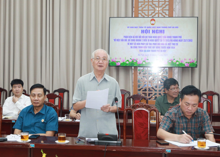 Ý kiến phản biện tại hội nghị.