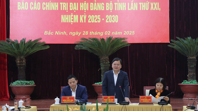 Bí thư Tỉnh ủy Bắc Ninh Nguyễn Anh Tuấn cảm ơn, tiếp thu và phát biểu kết luận hội nghị. Bí thư Tỉnh ủy Bắc Ninh Nguyễn Anh Tuấn cảm ơn, tiếp thu và phát biểu kết luận hội nghị.