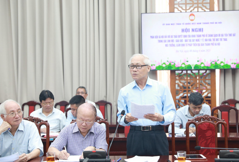 Các đại biểu tham gia phản biện.