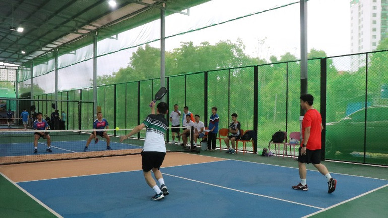 Thi đấu pickleball nội dung đôi nam.
