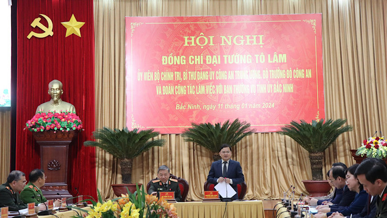 Bí thư Tỉnh ủy Bắc Ninh trao đổi, làm rõ thêm các vấn đề Đoàn công tác quan tâm.