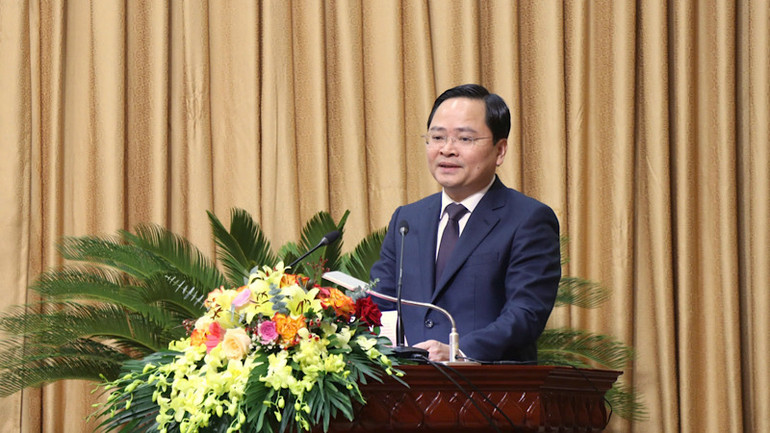 Đồng chí Nguyễn Anh Tuấn, Bí thư Tỉnh ủy phát biểu chỉ đạo tại kỳ họp.