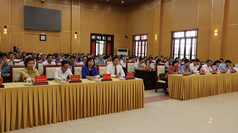 Các đại biểu dự hội nghị.