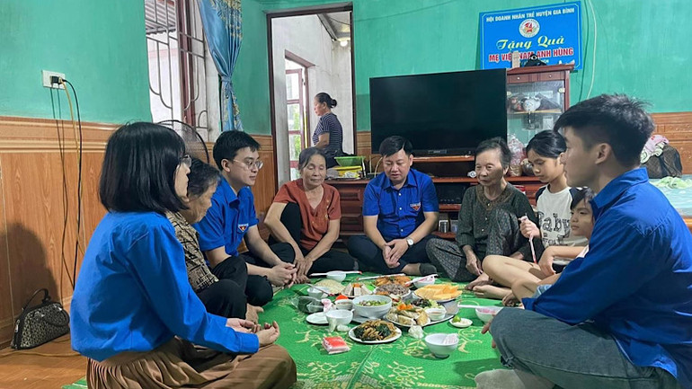 Những “Bữa cơm sum họp-Ấm áp tình mẹ" là điểm nhấn trong chuỗi hoạt động tri ân của Tuổi trẻ Bắc Ninh.