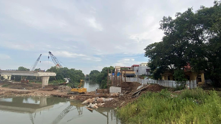 Dự án cầu Ngũ Huyện Khê là một công trình đang vướng mắc giải phóng mặt bằng.