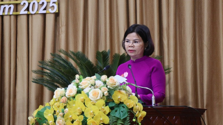 Chủ tịch Hội đồng nhân dân tỉnh Bắc Ninh Nguyễn Hương Giang phát biểu bế mạc kỳ họp.