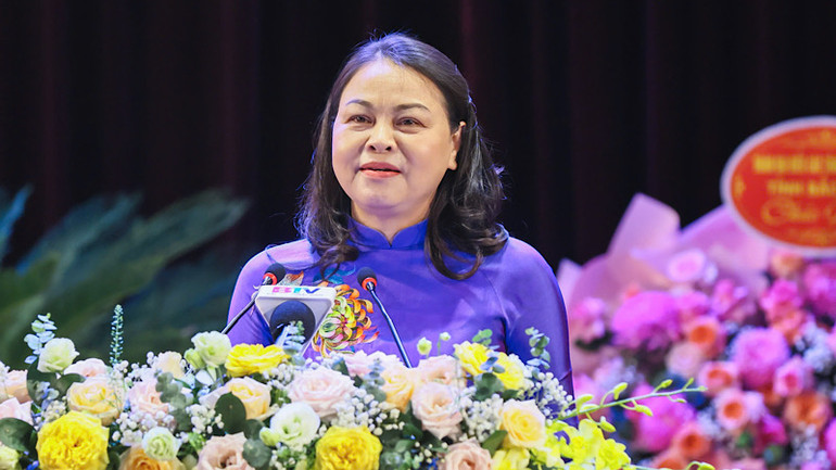 Đồng chí Nguyễn Thị Thu Hà, Phó Chủ tịch-Tổng Thư ký Ủy ban Trung ương Mặt trận Tổ quốc Việt Nam phát biểu tại đại hội.