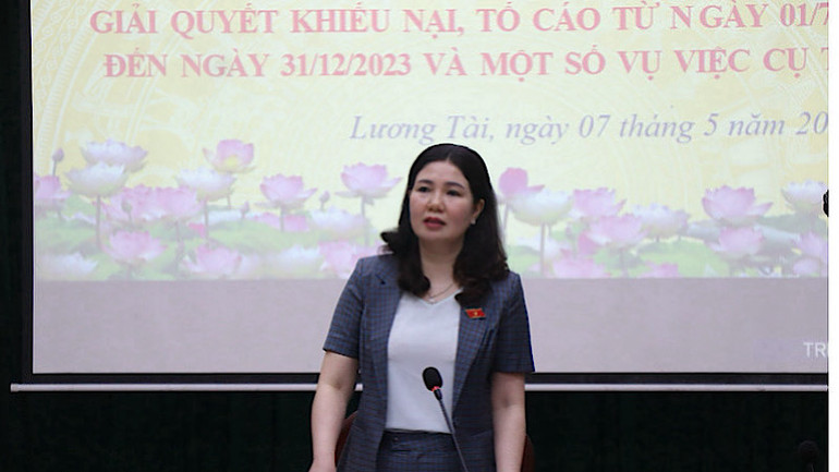 Đồng chí Trần Thị Vân, Phó Trưởng Đoàn đại biểu Quốc hội tỉnh phát biểu kết luận. Đồng chí Trần Thị Vân, Phó Trưởng Đoàn đại biểu Quốc hội tỉnh phát biểu kết luận.