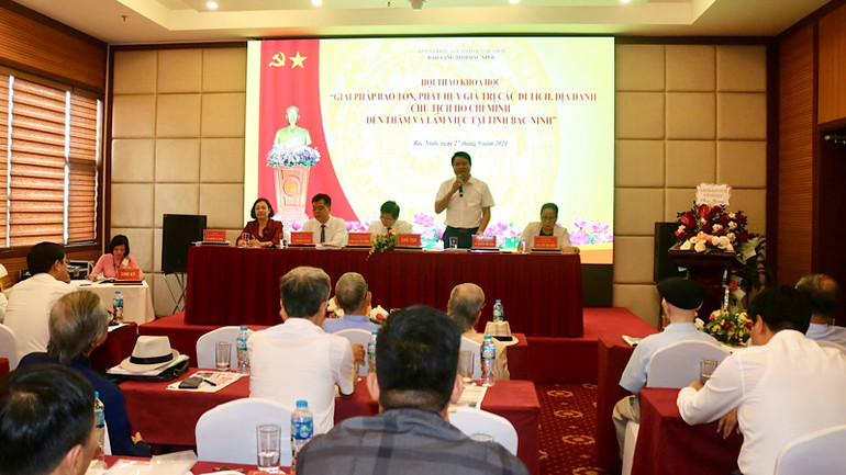 Đại diện Ban Tuyên giáo Tỉnh ủy phát biểu tại Hội thảo.