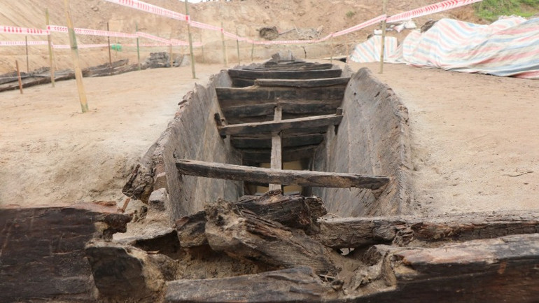 Kỹ thuật phức tạp nhất thể hiện ở phần đầu và đuôi thuyền, lần đầu tiên được phát hiện đến thời điểm hiện tại. Kỹ thuật phức tạp nhất thể hiện ở phần đầu và đuôi thuyền, lần đầu tiên được phát hiện đến thời điểm hiện tại.