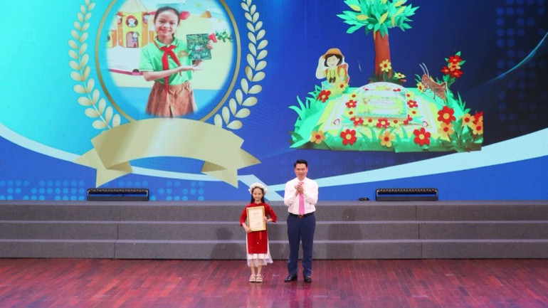 Ban tổ chức trao giải Đại sứ Văn hóa đọc năm 2025.