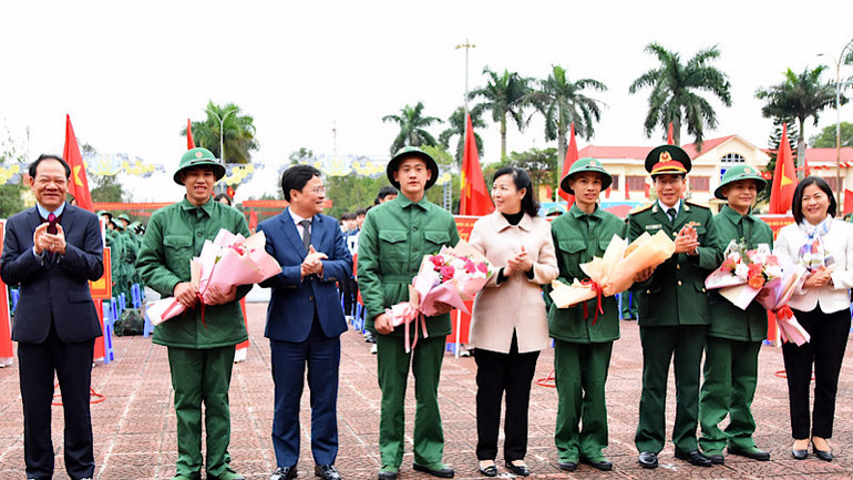 Lễ giao, nhận quân tại huyện Gia Bình.