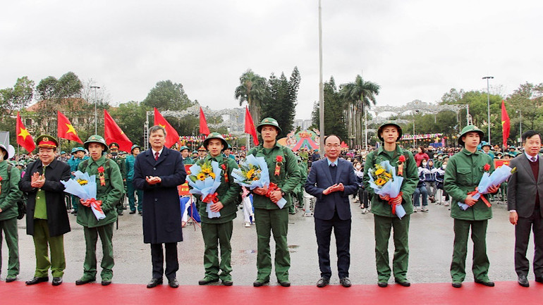Trong đợt giao nhận quân, thành phố Bắc Ninh có 27 tân binh là đảng viên, nhiều nhất tỉnh .