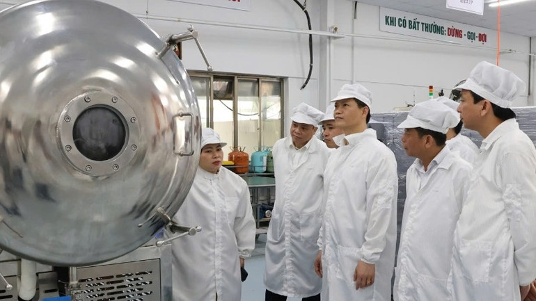 Đoàn công tác thăm xưởng Công ty Cổ phần sản xuất gia công và xuất nhập khẩu Hanel.