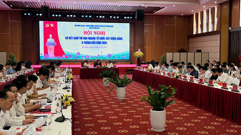 Toàn cảnh hội nghị.