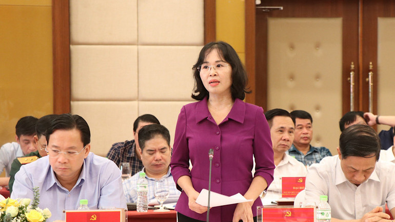 Các đại biểu đóng góp ý kiến.